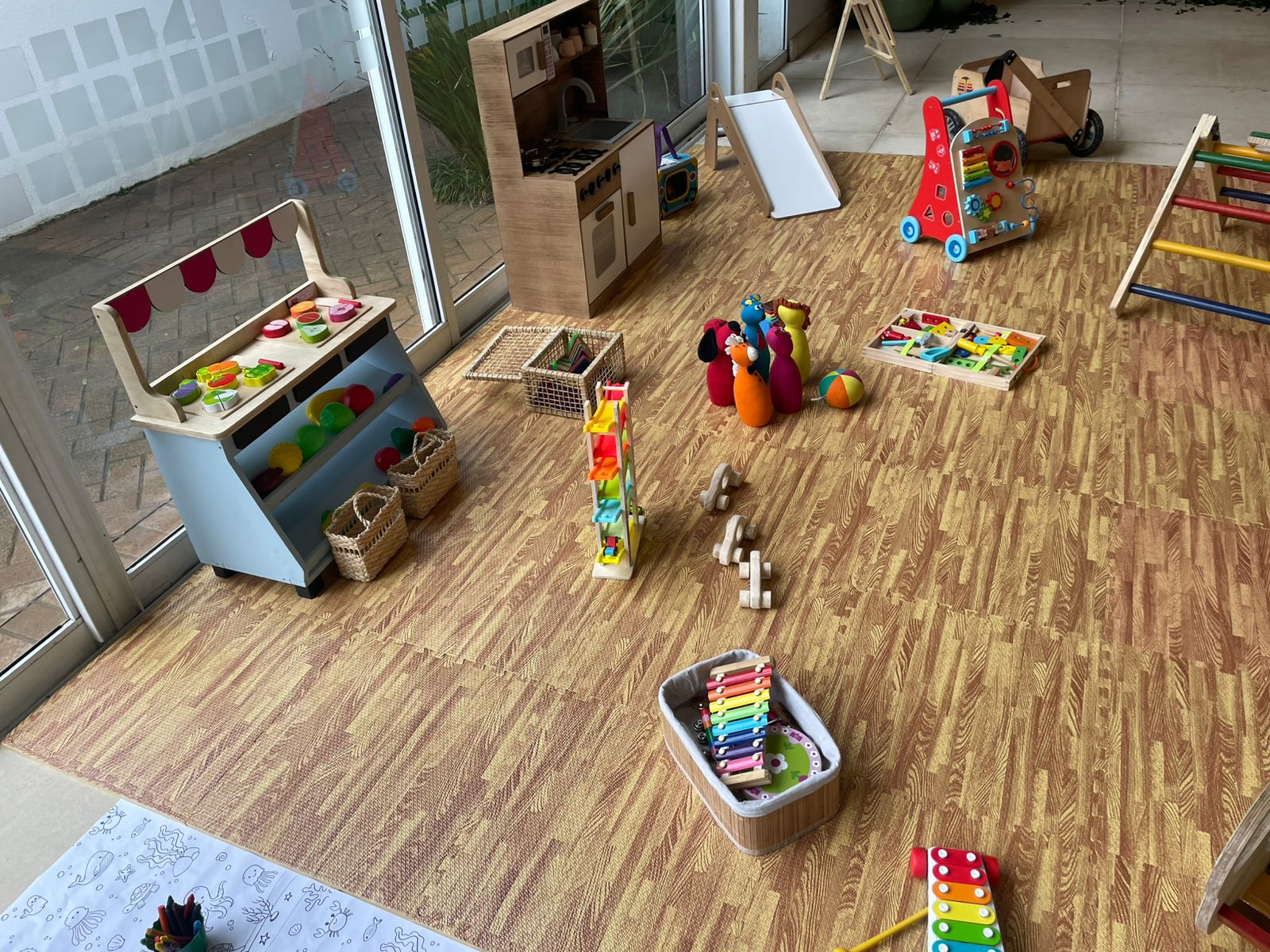 Brinquedos lúdicos preparados para as crianças